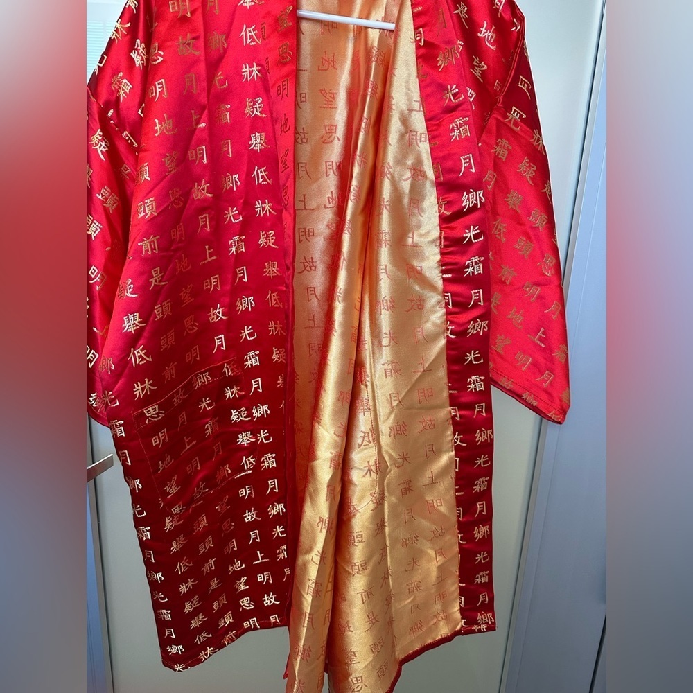 NWT 100% silk kimono , robe, vintage , Red gold, Chinese characters, w/ Belt XL - Picture 6 of 7